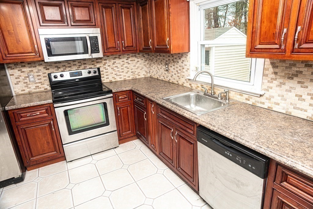 103 Puritan Road Bourne, MA 02532 - Photo 7 of 33