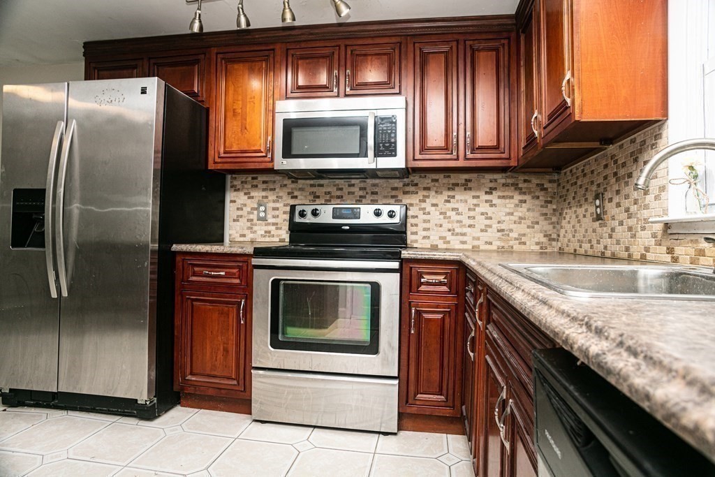 103 Puritan Road Bourne, MA 02532 - Photo 8 of 33