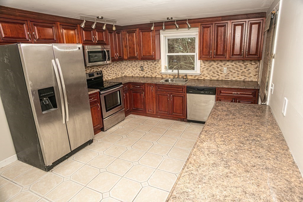 103 Puritan Road Bourne, MA 02532 - Photo 9 of 33