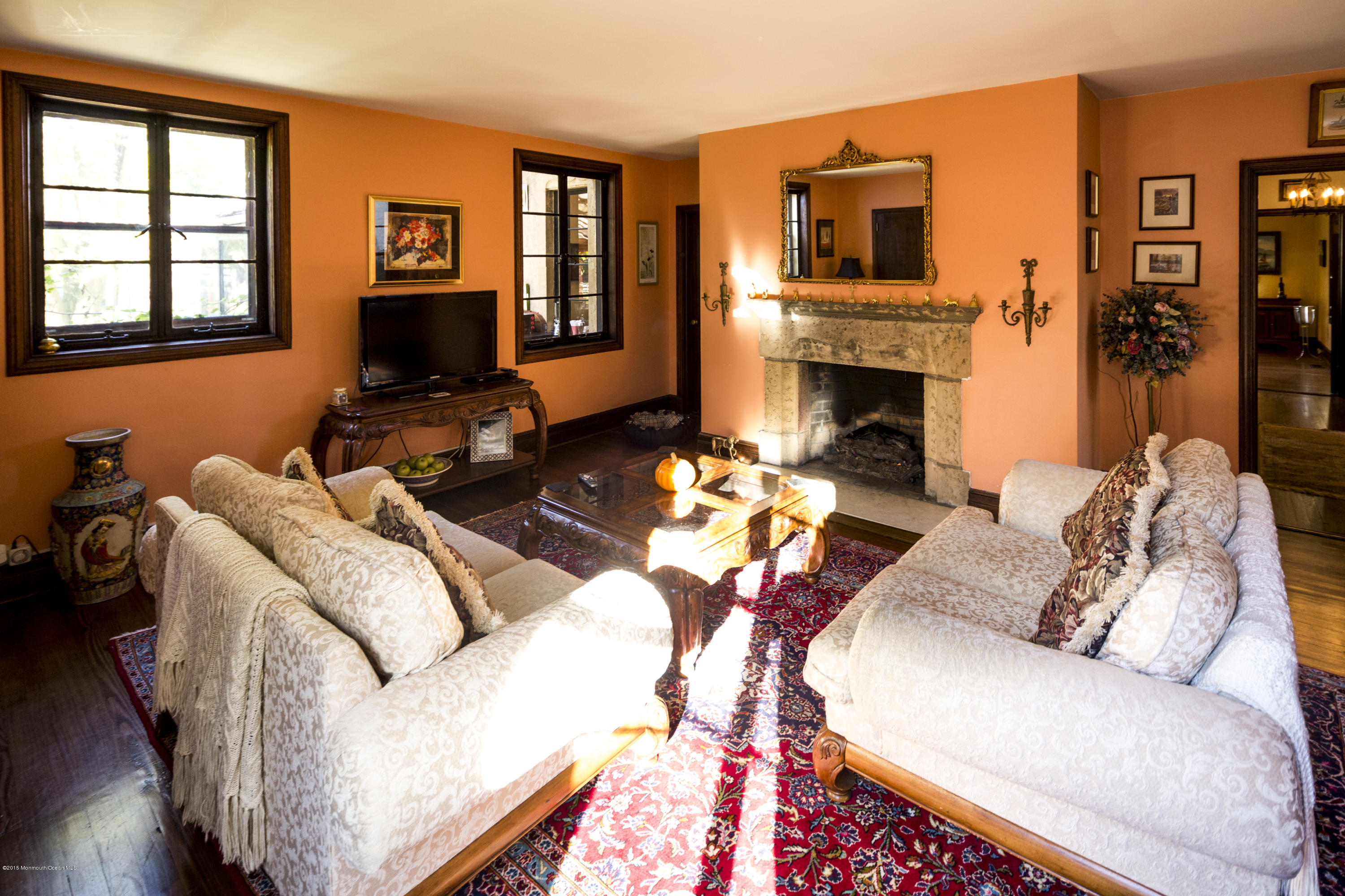 310 Cooper Road Red Bank, NJ 07701 - Photo 9 of 27 Living room