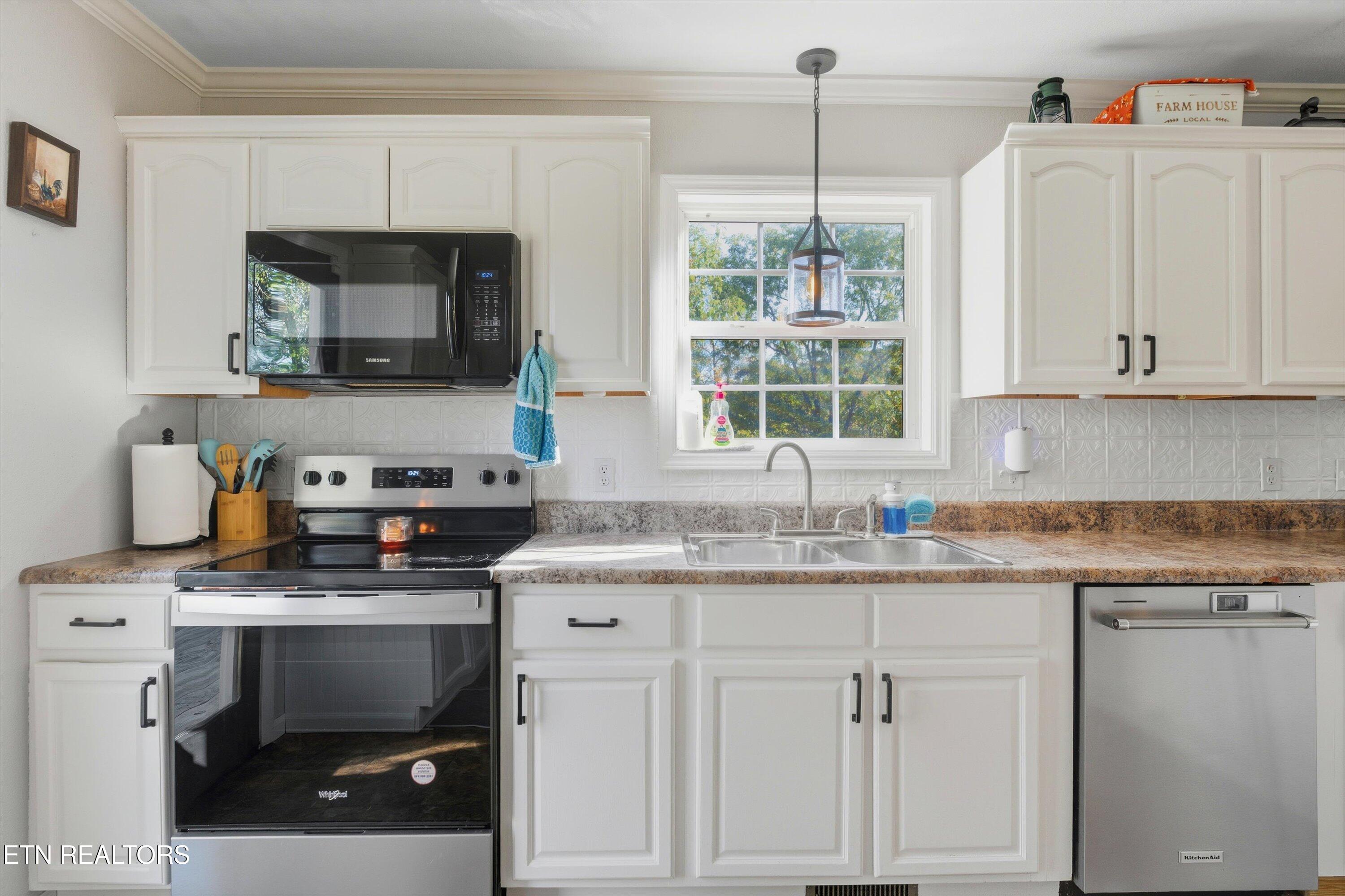 2170 Hinds Creek Road Heiskell, TN 37754 - Photo 8 of 28 08-2170 Hinds Creek Rd-8