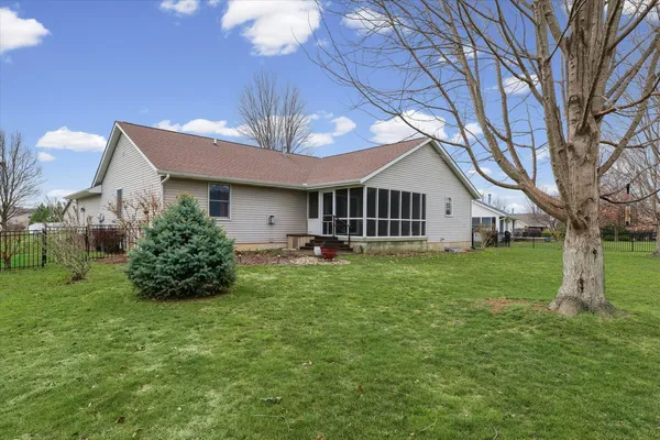 $390,000 | 1408 Heather Drive, Mahomet, IL 61853