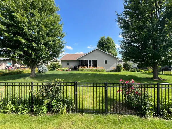 $390,000 | 1408 Heather Drive, Mahomet, IL 61853