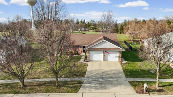 $390,000 | 1408 Heather Drive, Mahomet, IL 61853