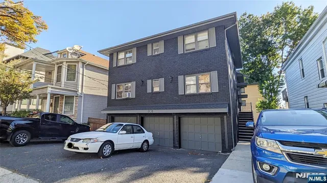 $2,195,000 | 401 Undercliff Avenue, Edgewater, NJ 07020