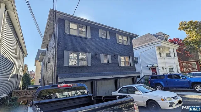 $2,195,000 | 401 Undercliff Avenue, Edgewater, NJ 07020