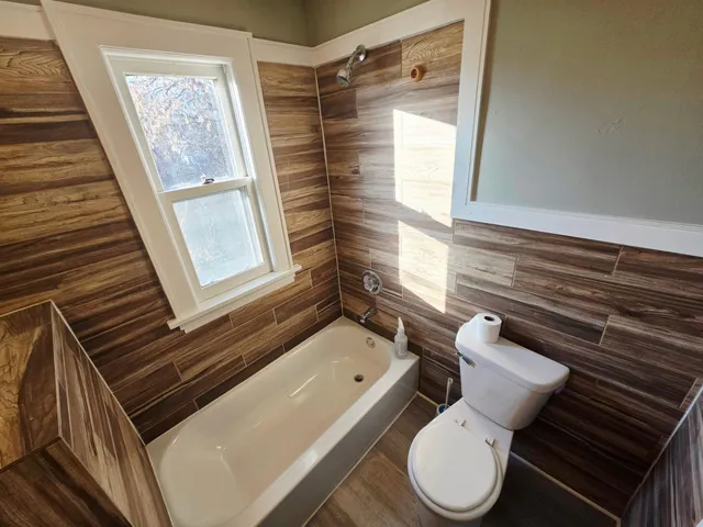 $1,600 | 414 North 33rd Avenue, Minneapolis, MN 55412