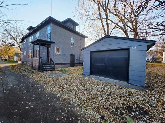 $1,600 | 414 North 33rd Avenue, Minneapolis, MN 55412