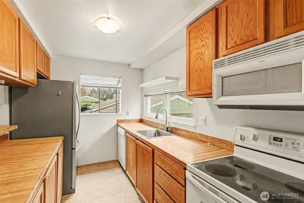 $285,000 | 2417 South 222nd Street, Unit A6, Des Moines, WA 98198