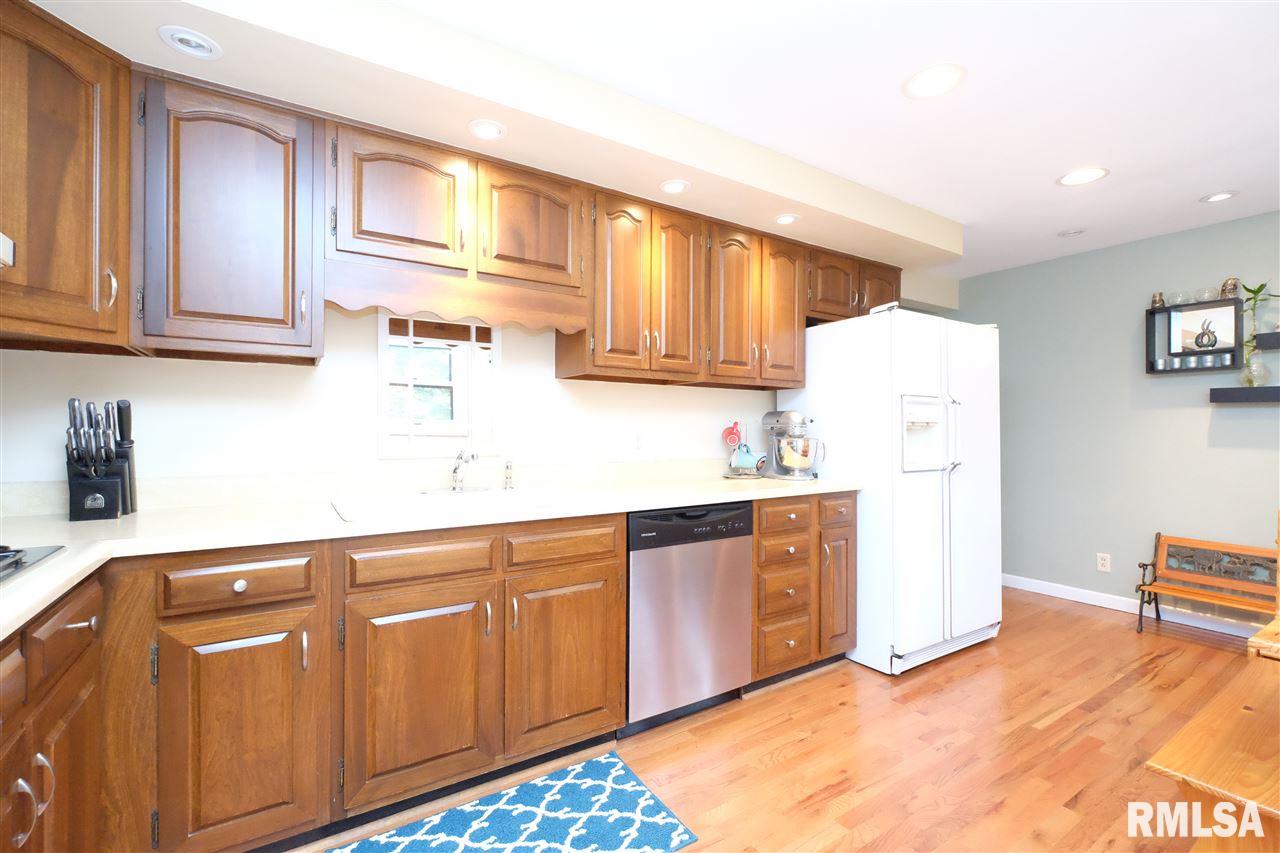 2721 West Overhill Road Peoria, IL 61615 - Photo 13 of 36 Gallery Image 13