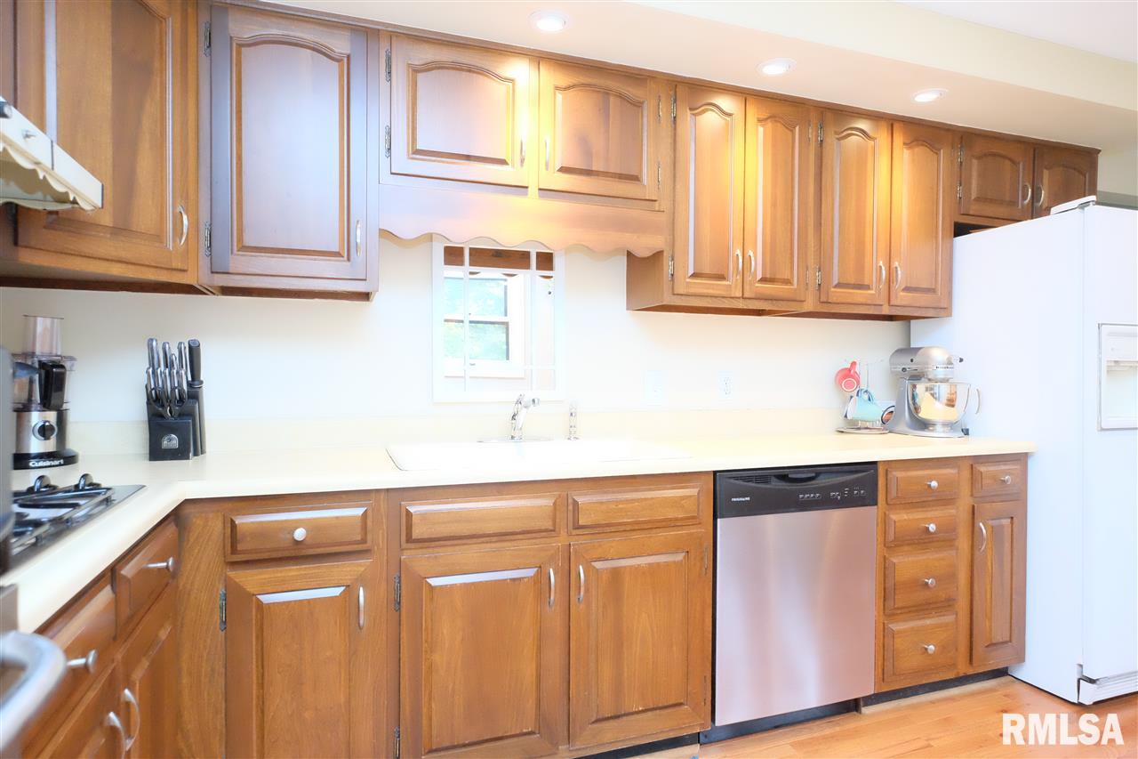 2721 West Overhill Road Peoria, IL 61615 - Photo 14 of 36 Gallery Image 14