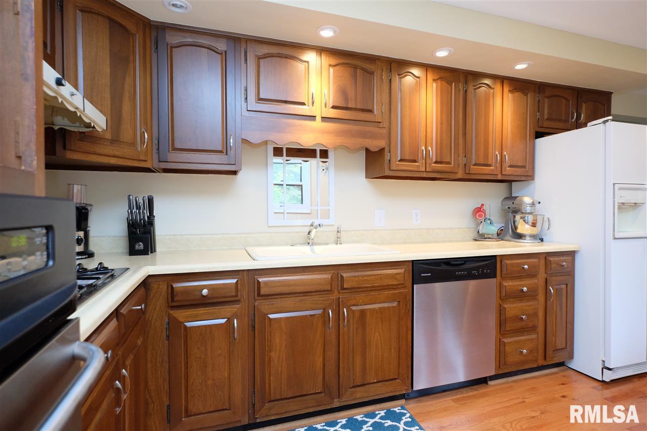 2721 West Overhill Road Peoria, IL 61615 - Photo 15 of 36 Gallery Image 15