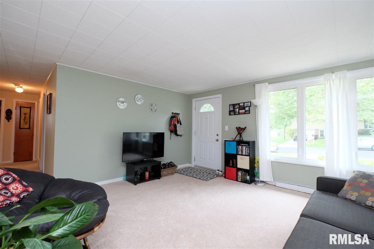 2721 West Overhill Road Peoria, IL 61615 - Photo 3 of 36 Gallery Image 3