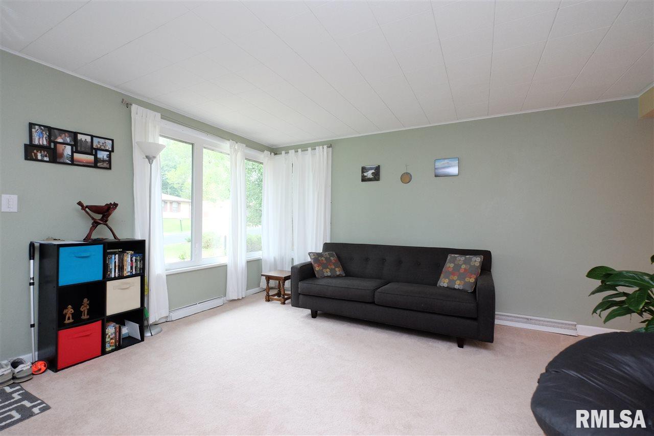 2721 West Overhill Road Peoria, IL 61615 - Photo 6 of 36 Gallery Image 6