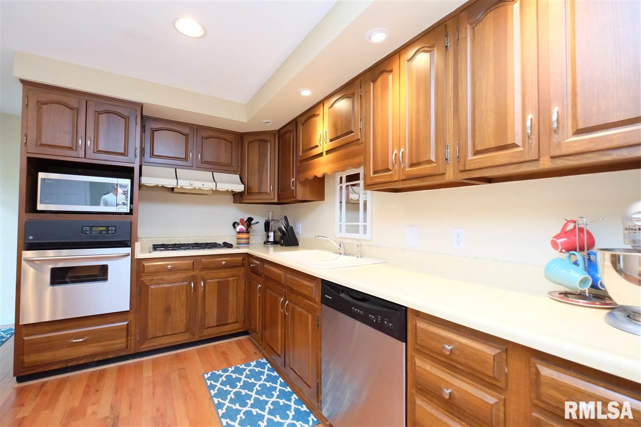 2721 West Overhill Road Peoria, IL 61615 - Photo 9 of 36 Gallery Image 9