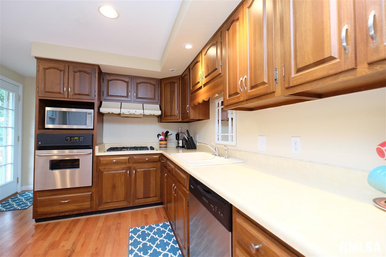 2721 West Overhill Road Peoria, IL 61615 - Photo 10 of 36 Gallery Image 10