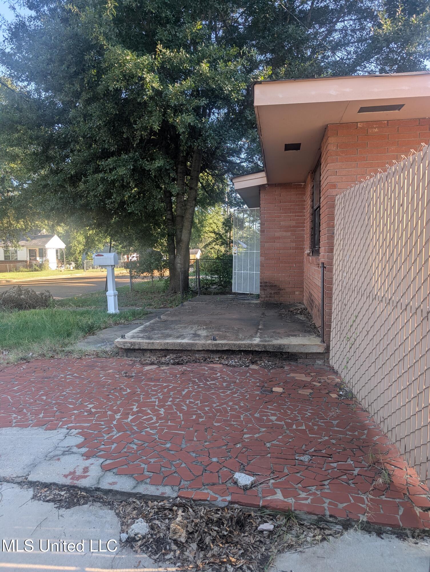 2331 Ludlow Avenue Jackson, MS 39213 - Photo 2 of 18 side of house