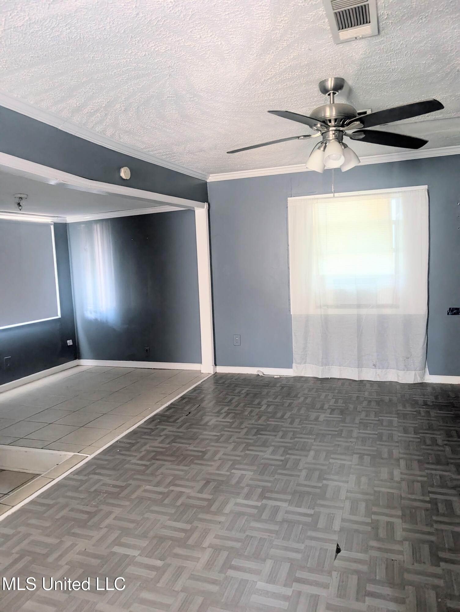 2331 Ludlow Avenue Jackson, MS 39213 - Photo 4 of 18 living room