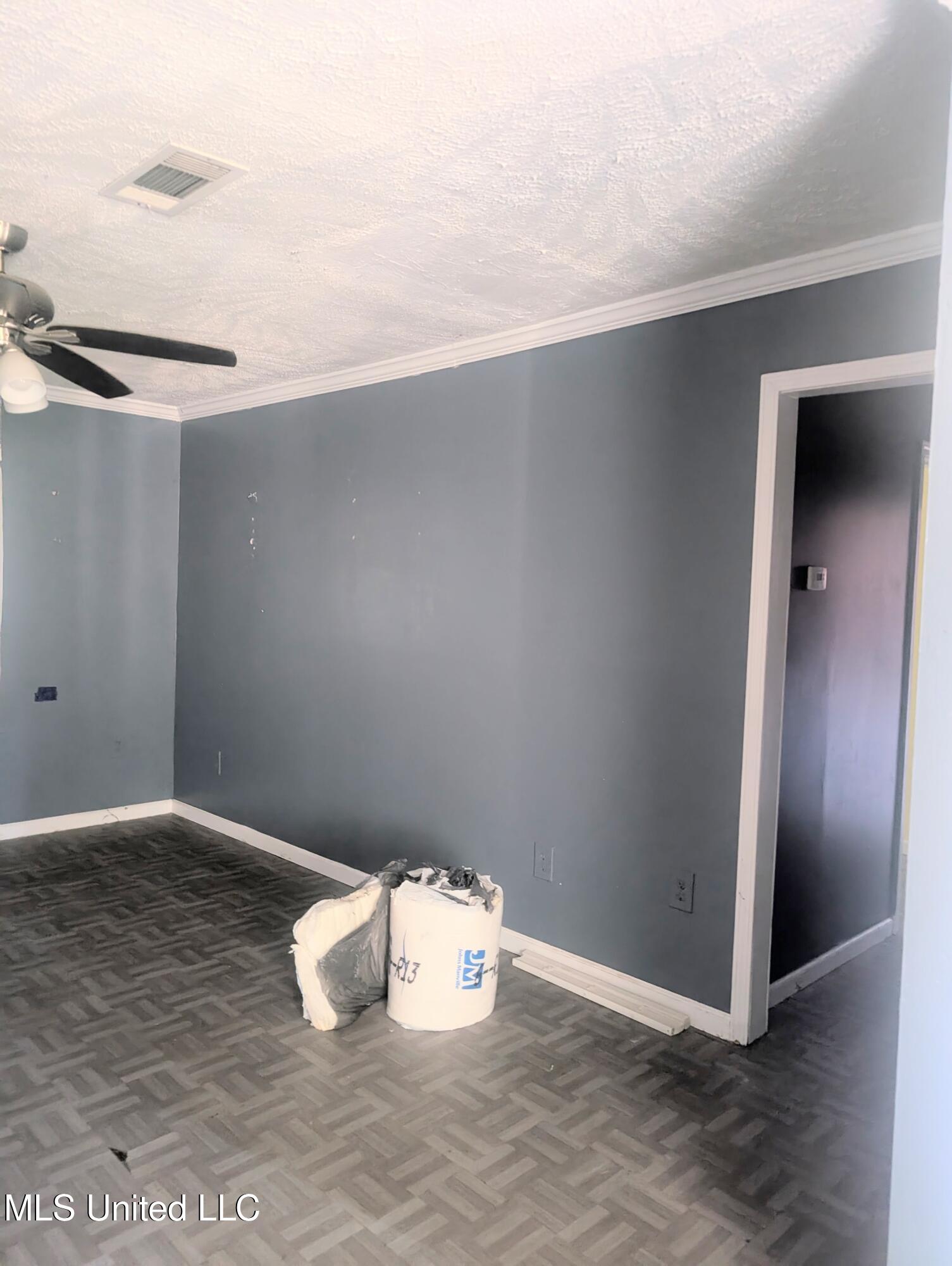 2331 Ludlow Avenue Jackson, MS 39213 - Photo 5 of 18 living room