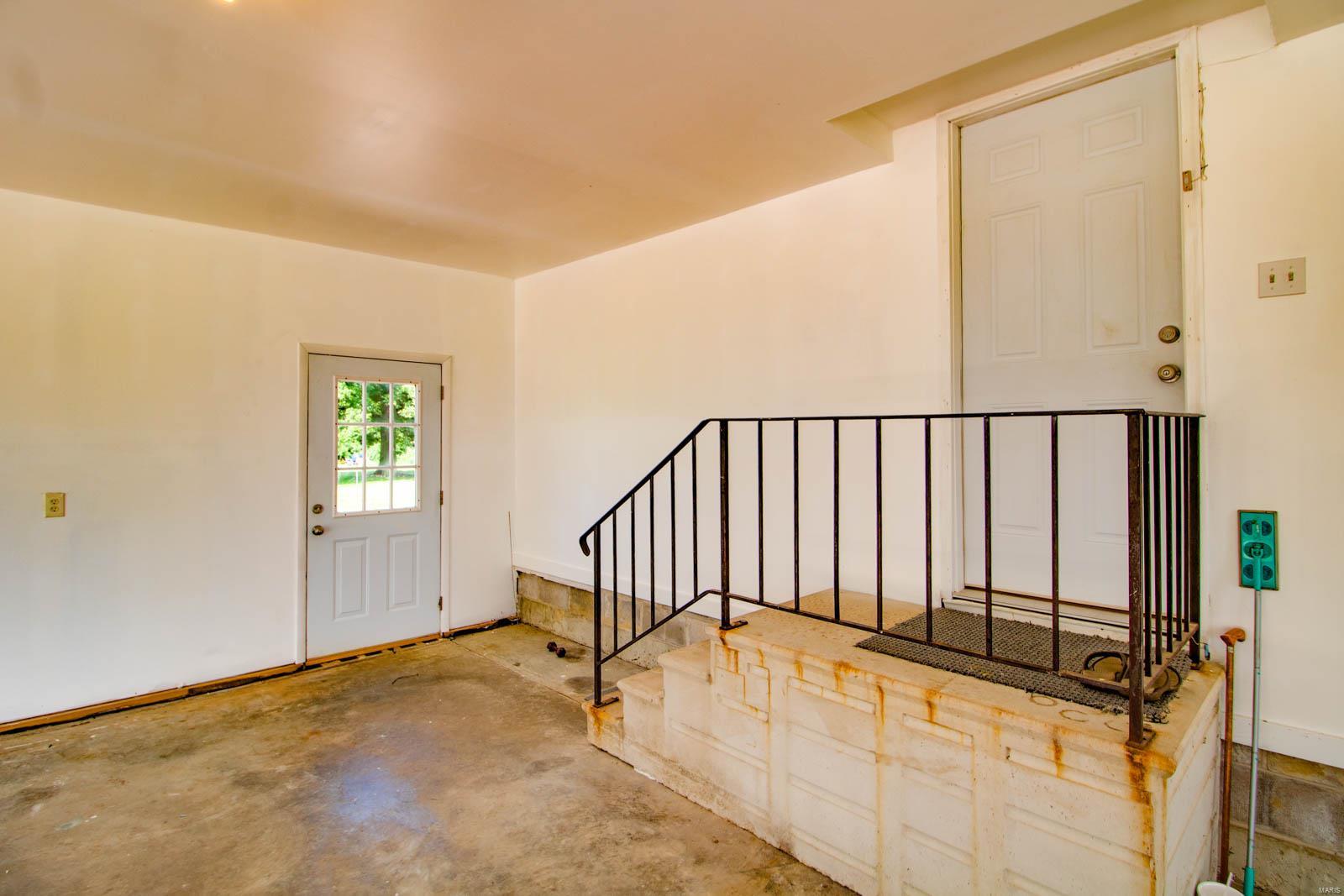 2774 Seiler Road Alton, IL 62002 - Photo 11 of 39 Gallery Image 11