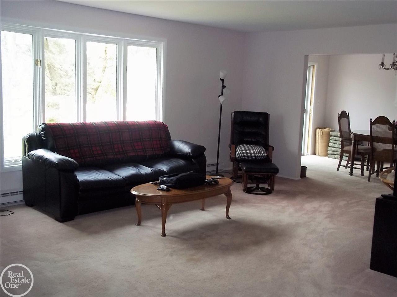 5748 Newman Road St. Clair, MI 48079 - Photo 9 of 32 31313312-8.JPG