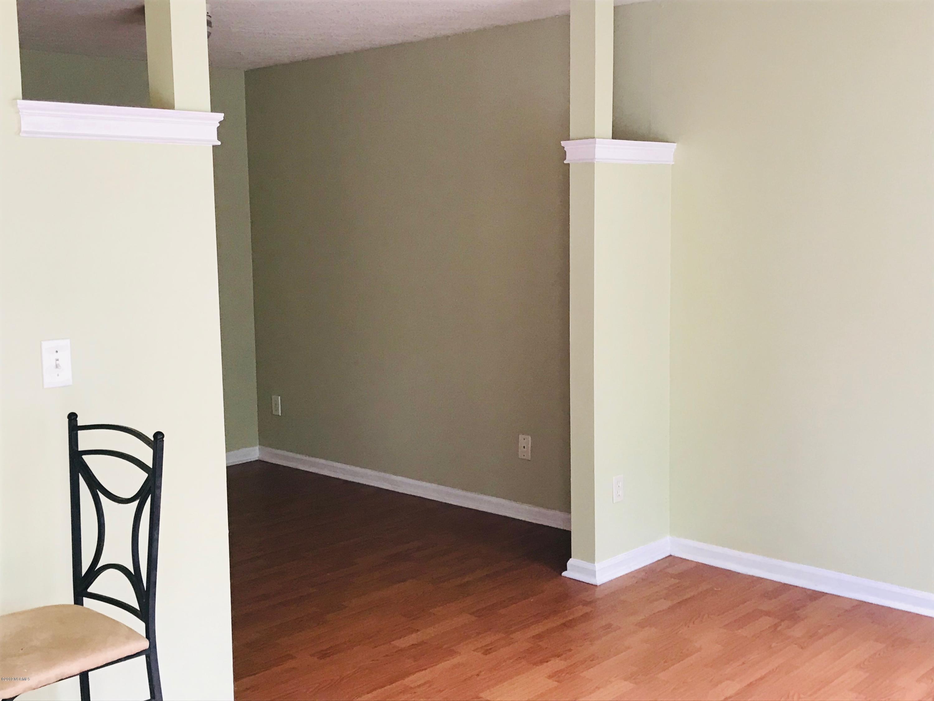 4516 Greentree Road, Unit 7 Wilmington, NC 28405 - Photo 3 of 10 IMG_6634