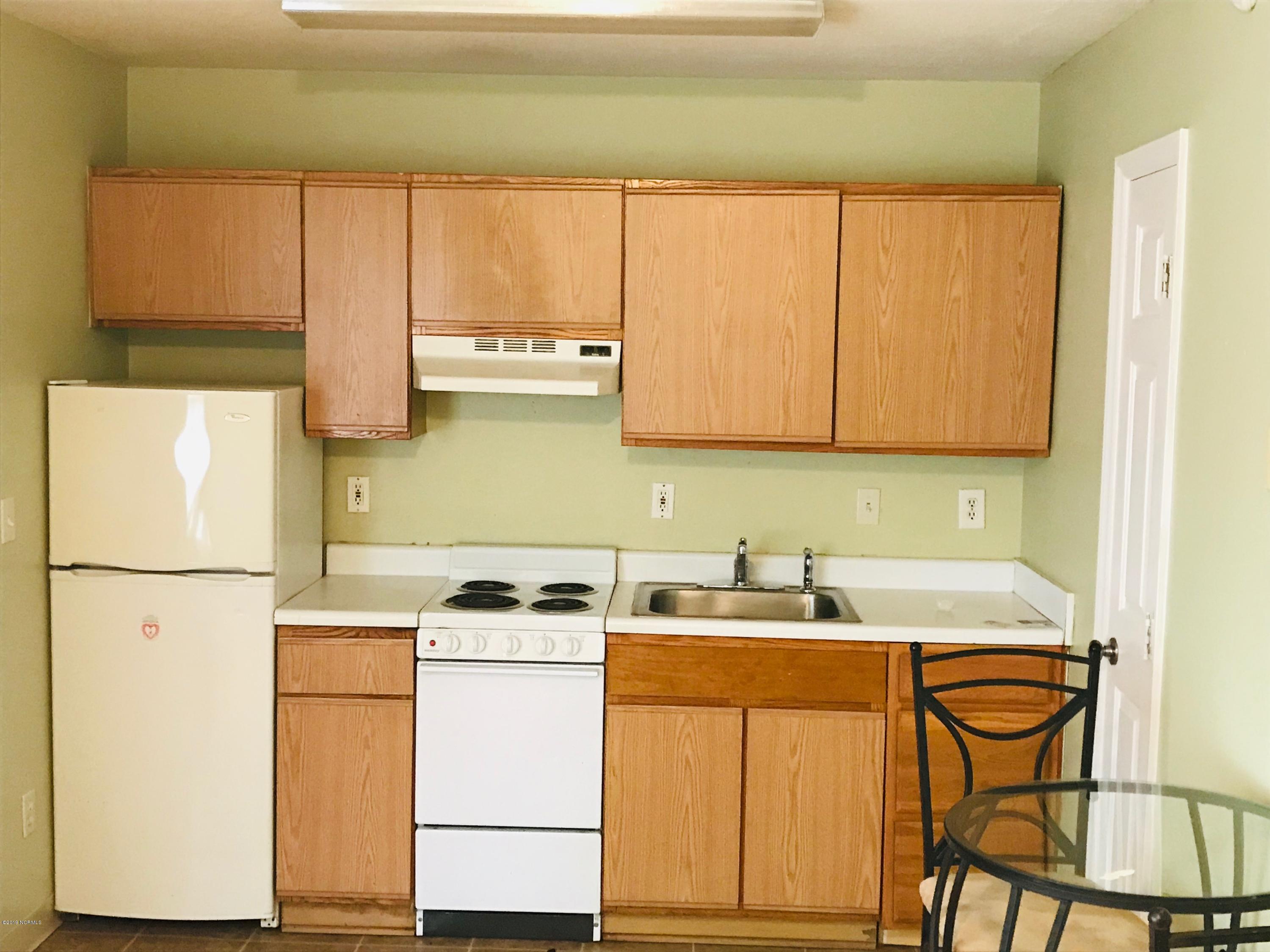 4516 Greentree Road, Unit 7 Wilmington, NC 28405 - Photo 4 of 10 IMG_6635
