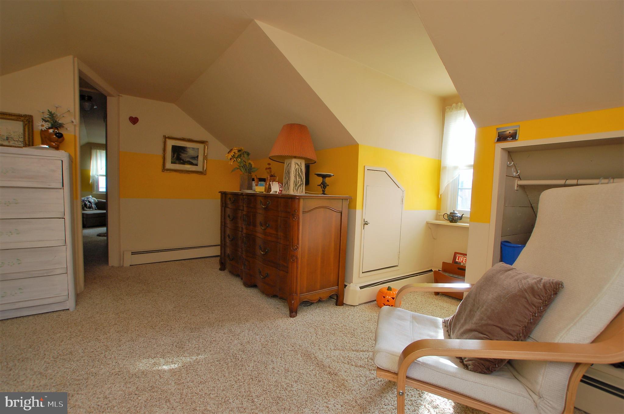 1005 Kingston Road Baltimore, MD 21208 - Photo 25 of 45 a living room with furniture