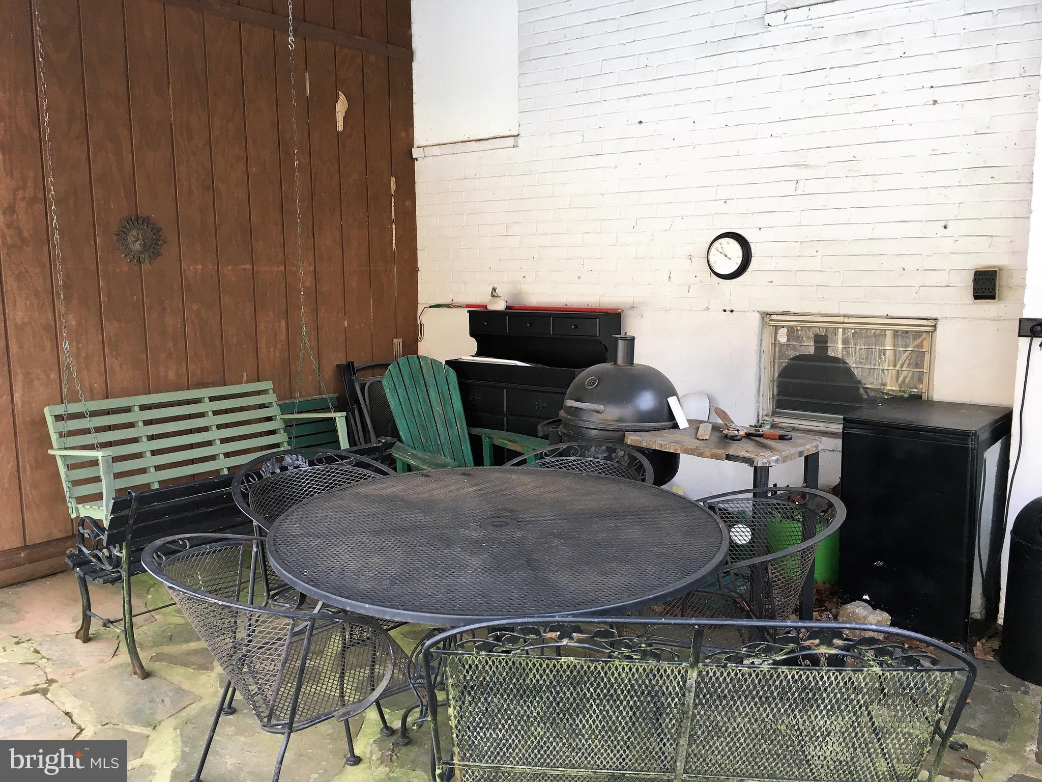 1005 Kingston Road Baltimore, MD 21208 - Photo 43 of 45 a balcony with table and chairs