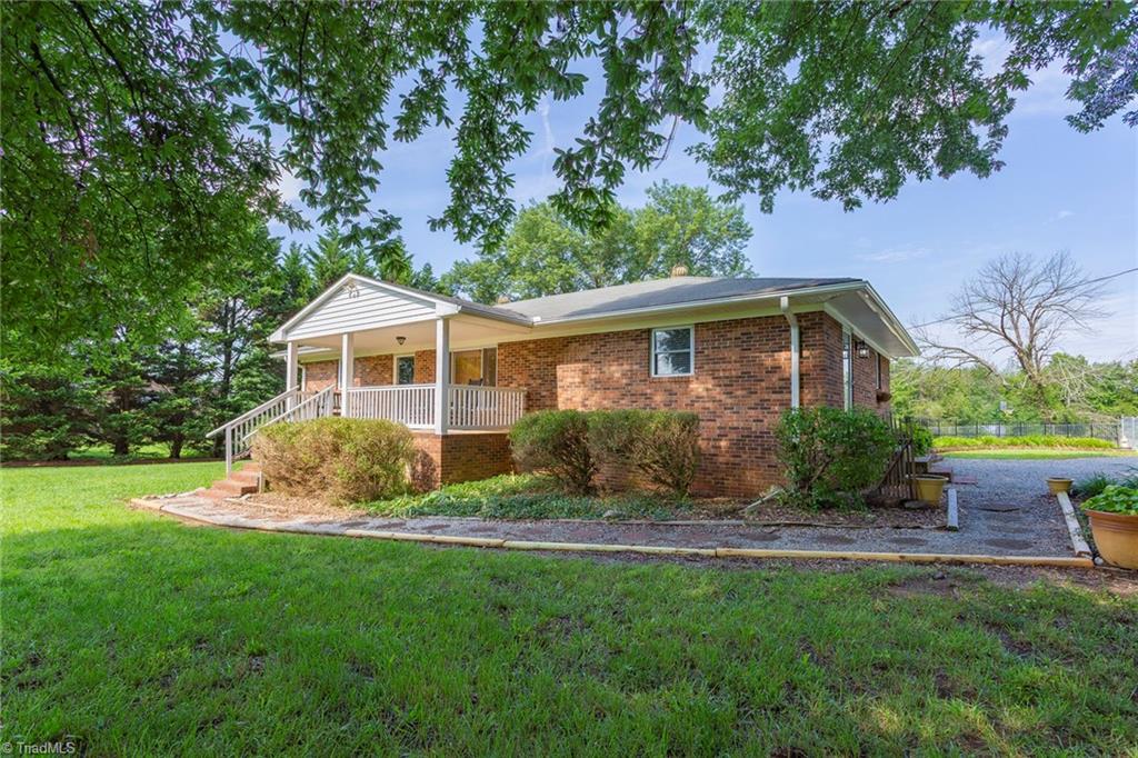 138 Anderson Road Winston-Salem, NC 27107 - Photo 2 of 15 Gallery Image 2