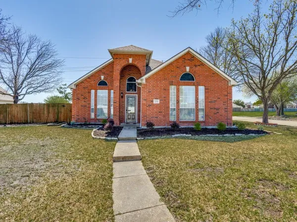 $450,000 | 220 Peach Tree Drive, Murphy, TX 75094