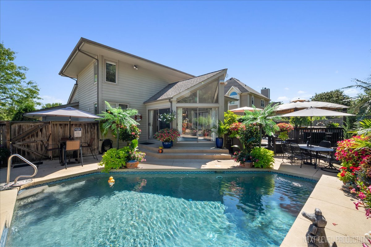 710 Hampton Course West Chicago, IL 60185 - Photo 26 of 28 a front view of a house with garden