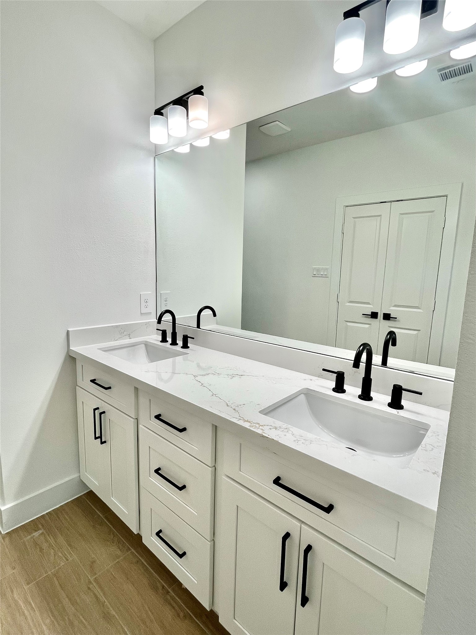 5710 Delmack Street, Unit A Houston, TX 77032 - Photo 11 of 23 Master bathroom