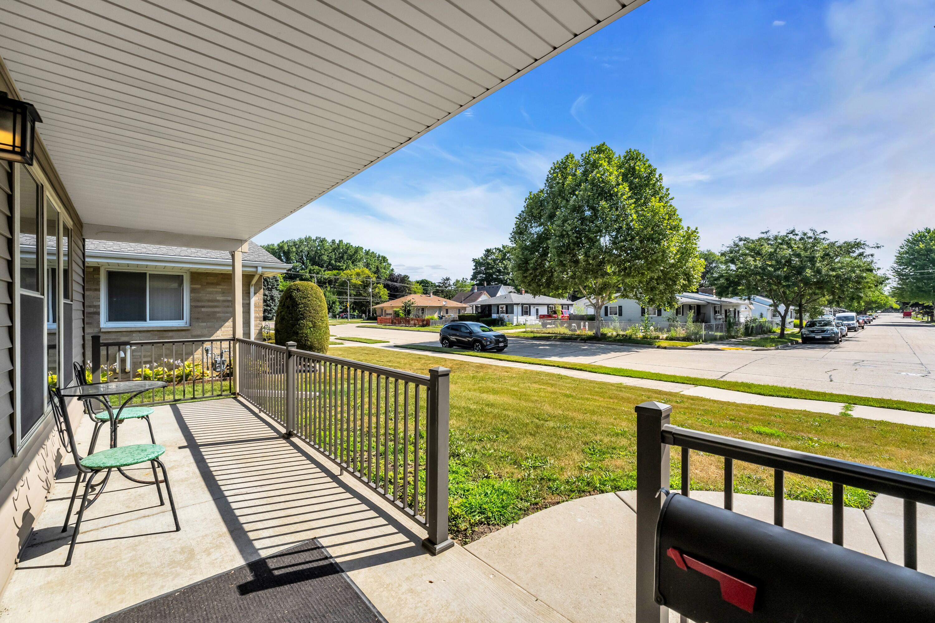 302 Graham Street Racine, WI 53405 - Photo 8 of 50 Photo (7)
