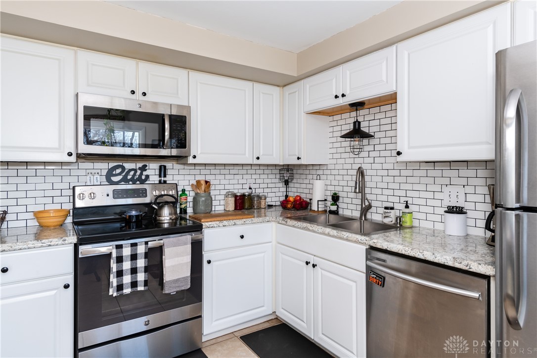 305 Tuxworth Road Centerville, OH 45458 - Photo 12 of 40