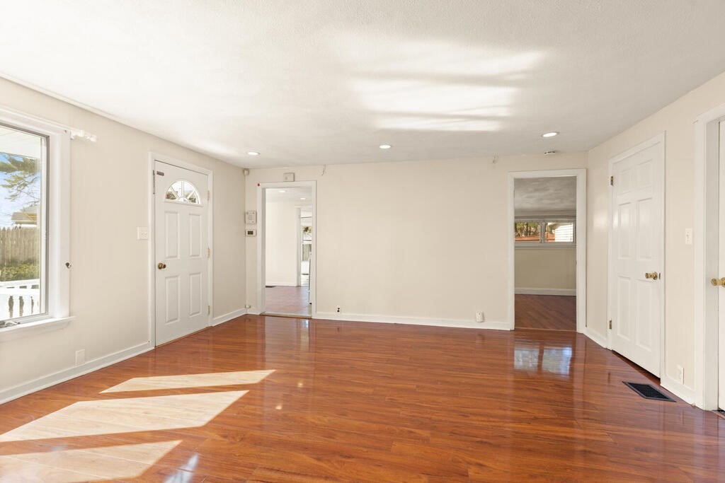 23 Burroughs Road North Reading, MA 01864 - Photo 5 of 25 Gallery Image 5