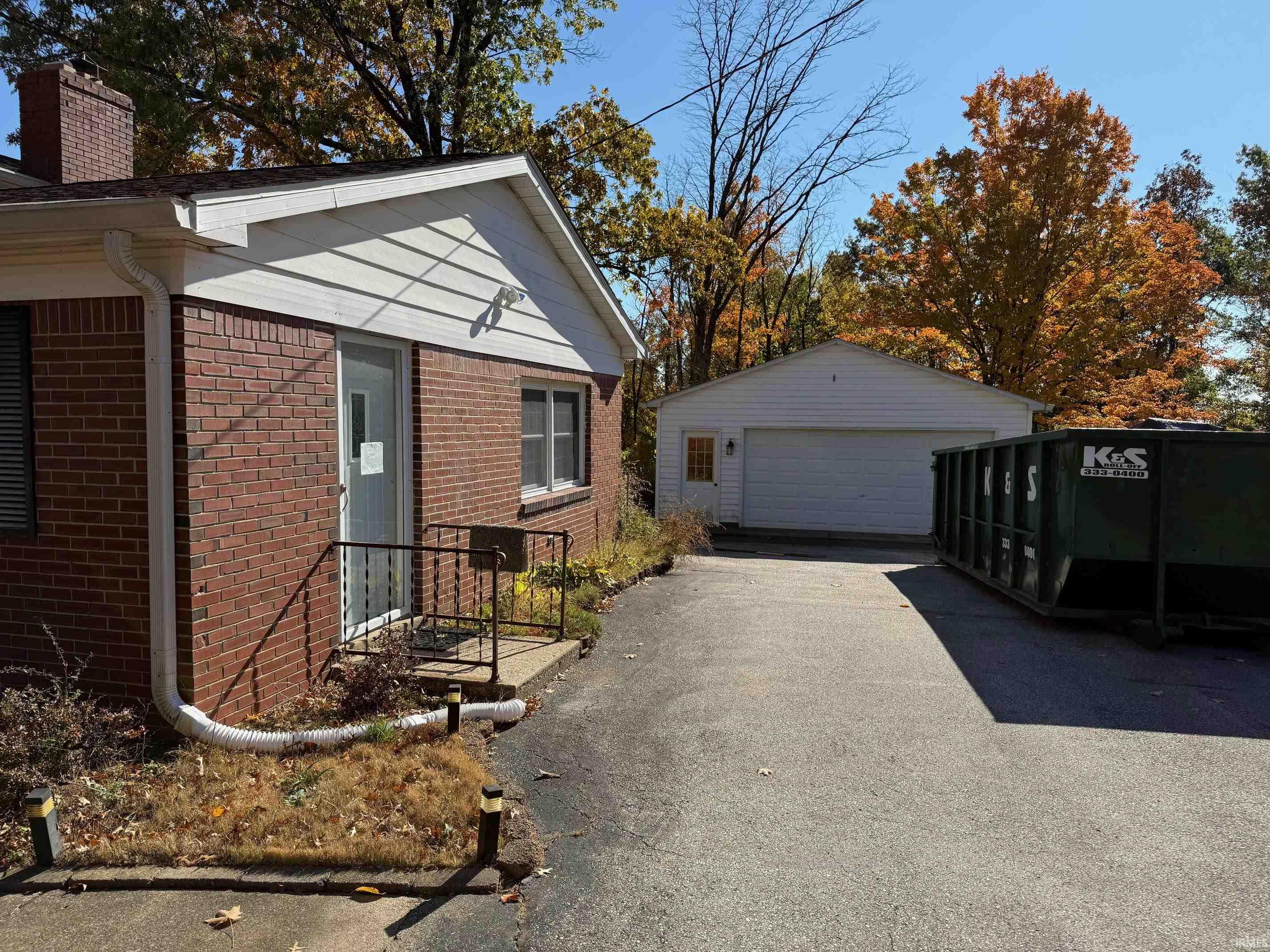 5621 West Gifford Road Bloomington, IN 47403 - Photo 4 of 27