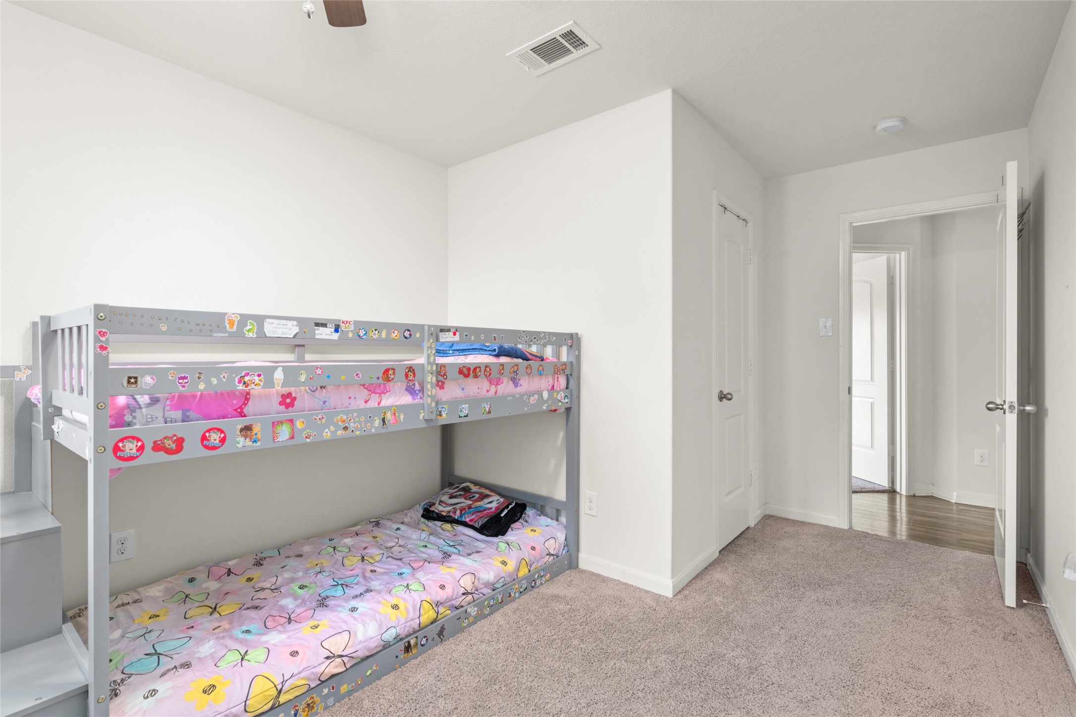 9719 Montana Sapphire Lane Rosharon, TX 77583 - Photo 28 of 40 Secondary bedroom offering generous room size, natural light, and flexible use.
