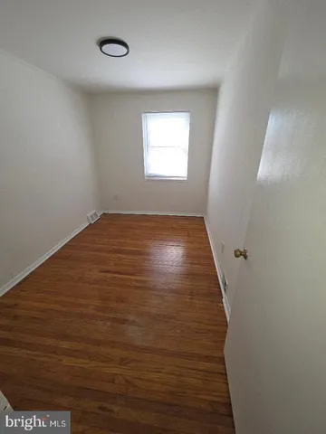 $1,700 | 220 Glen Cove Road, Darby, PA 19023