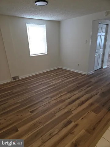 $1,700 | 220 Glen Cove Road, Darby, PA 19023