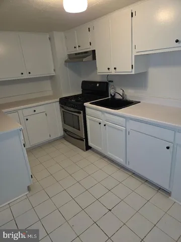 $1,700 | 220 Glen Cove Road, Darby, PA 19023