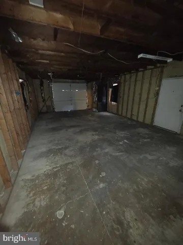 $1,700 | 220 Glen Cove Road, Darby, PA 19023