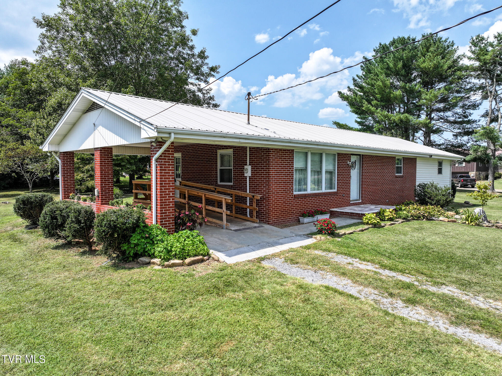 190 Golf Course Circle Greeneville, TN 37743 - Photo 2 of 40 DJI_20240829011929_0305_D