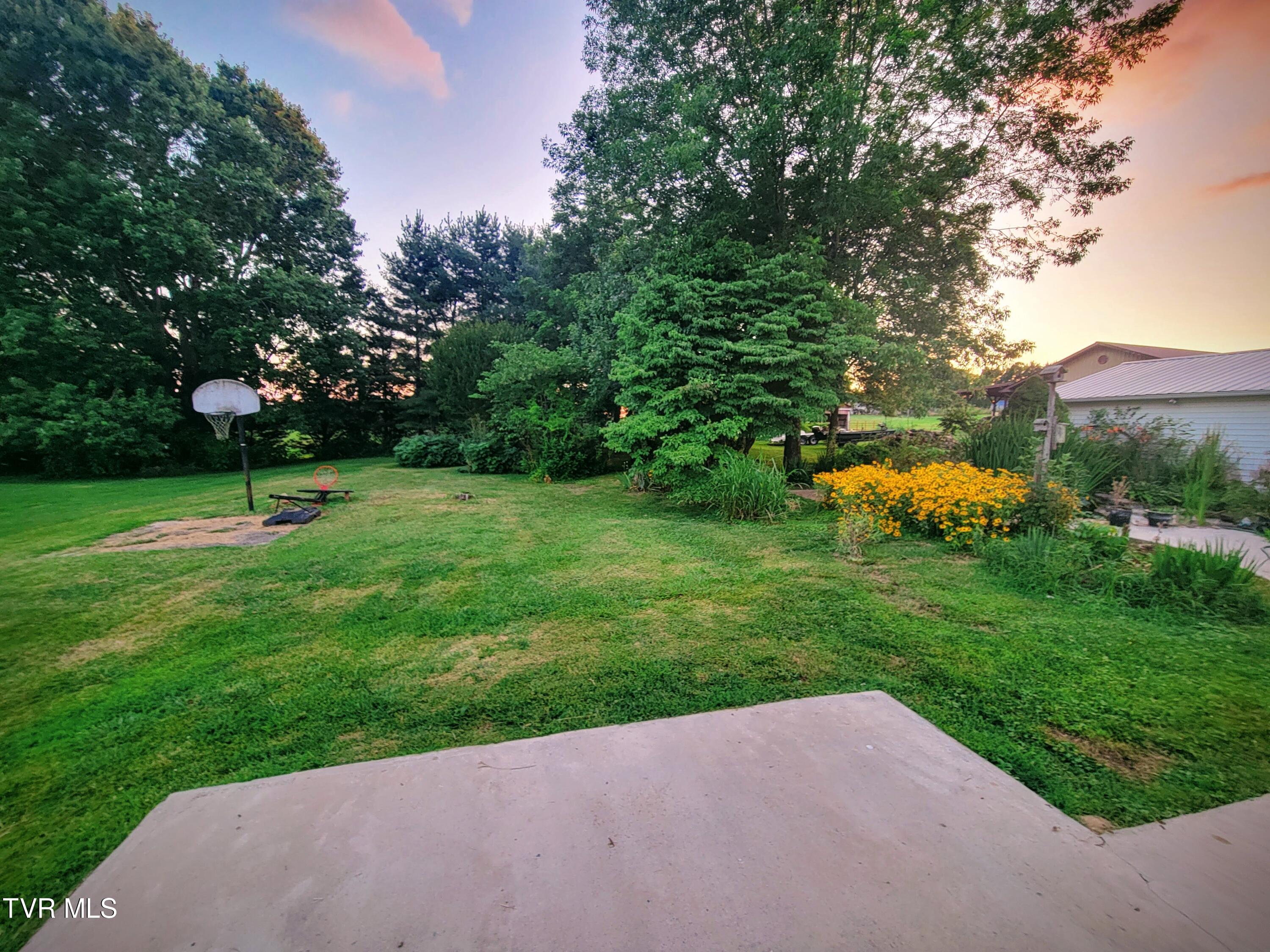 190 Golf Course Circle Greeneville, TN 37743 - Photo 36 of 40 20240627_204410-EFFECTS