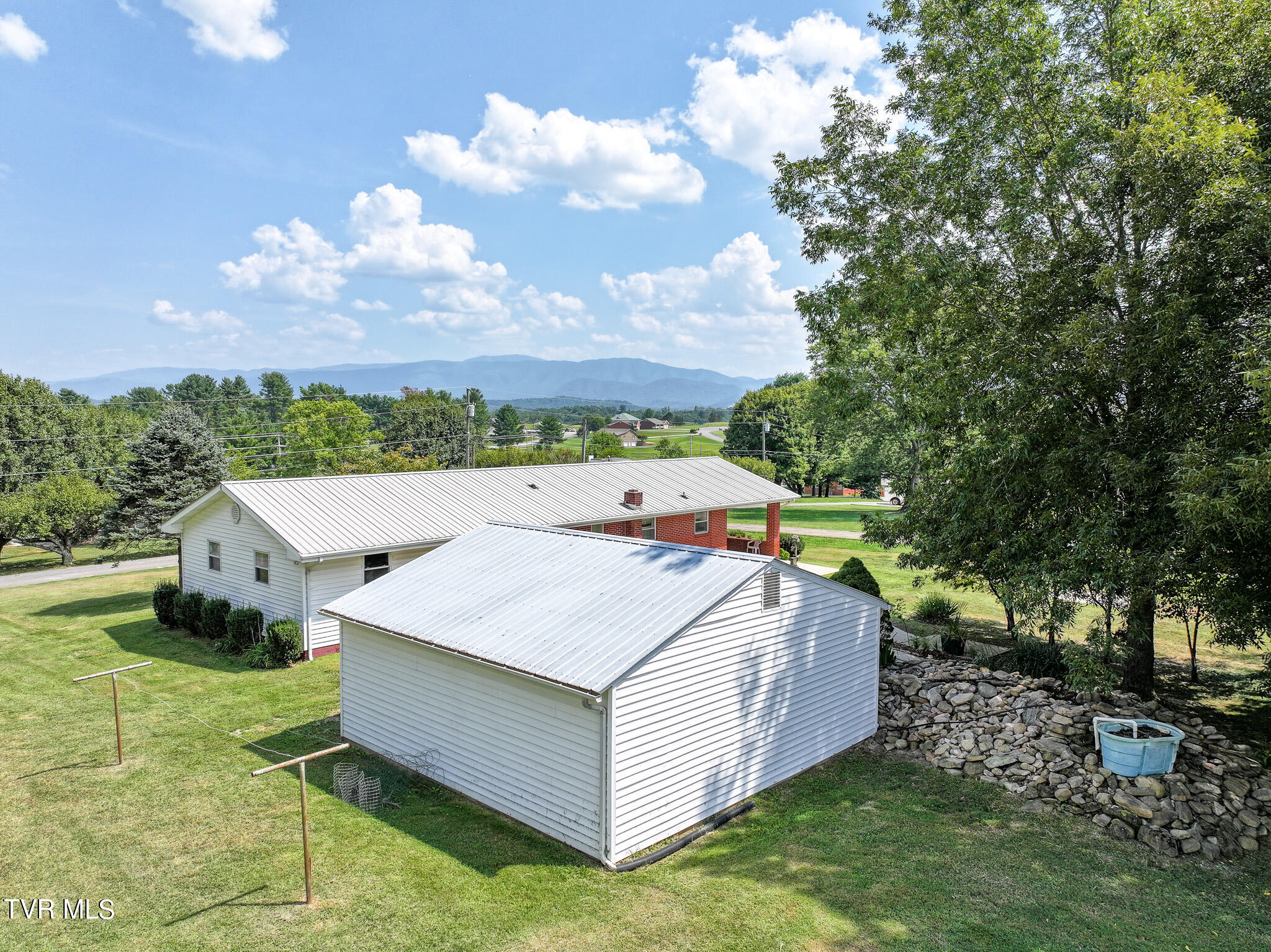 190 Golf Course Circle Greeneville, TN 37743 - Photo 40 of 40 DJI_20240829013042_0342_D