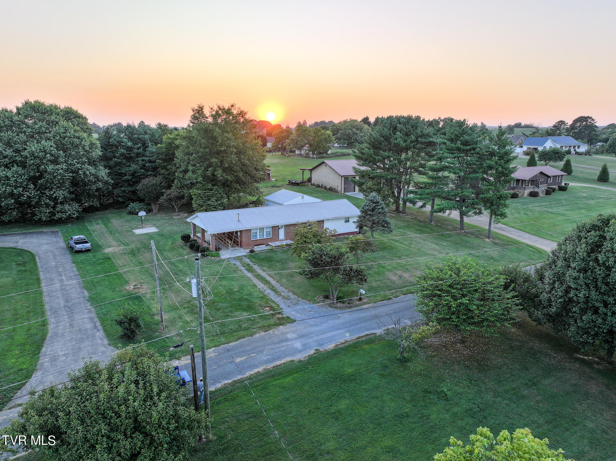 190 Golf Course Circle Greeneville, TN 37743 - Photo 6 of 40 DJI_20240829065235_0487_D