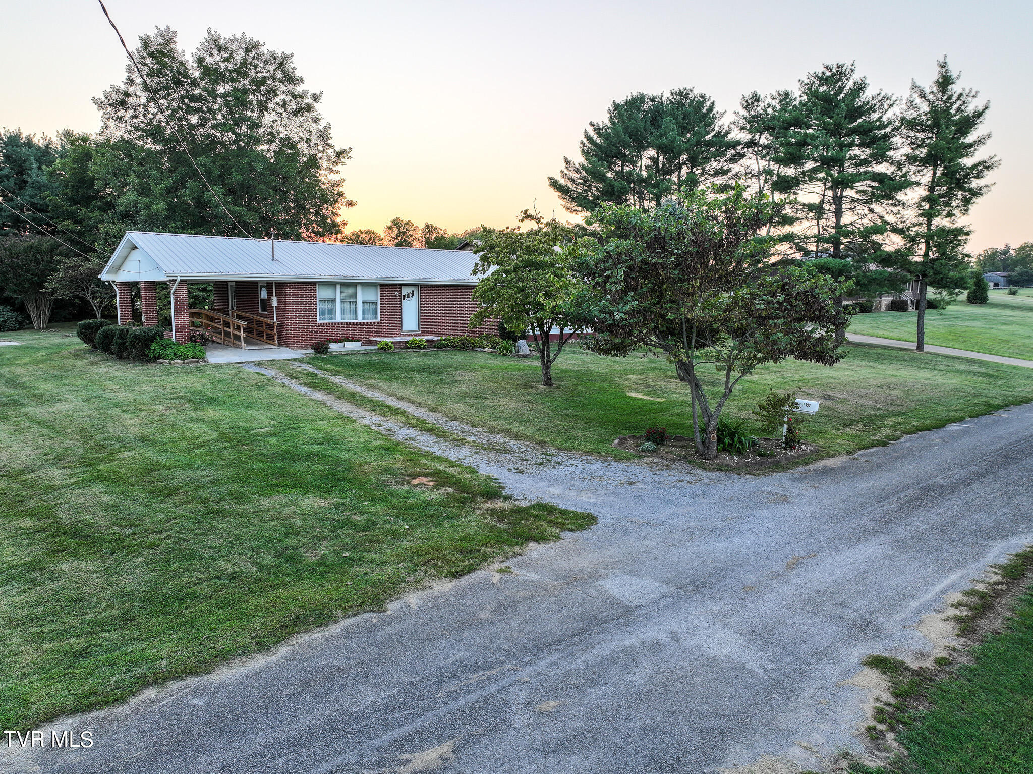 190 Golf Course Circle Greeneville, TN 37743 - Photo 7 of 40 DJI_20240829065326_0491_D