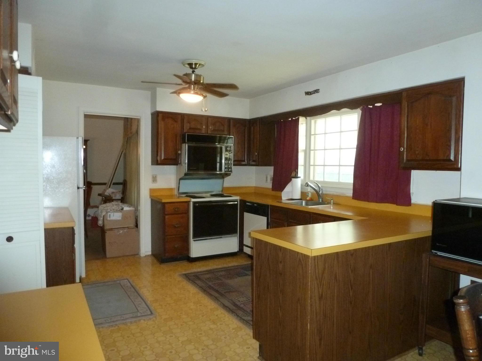 131 Environs Road Sterling, VA 20165 - Photo 5 of 18 Kitchen