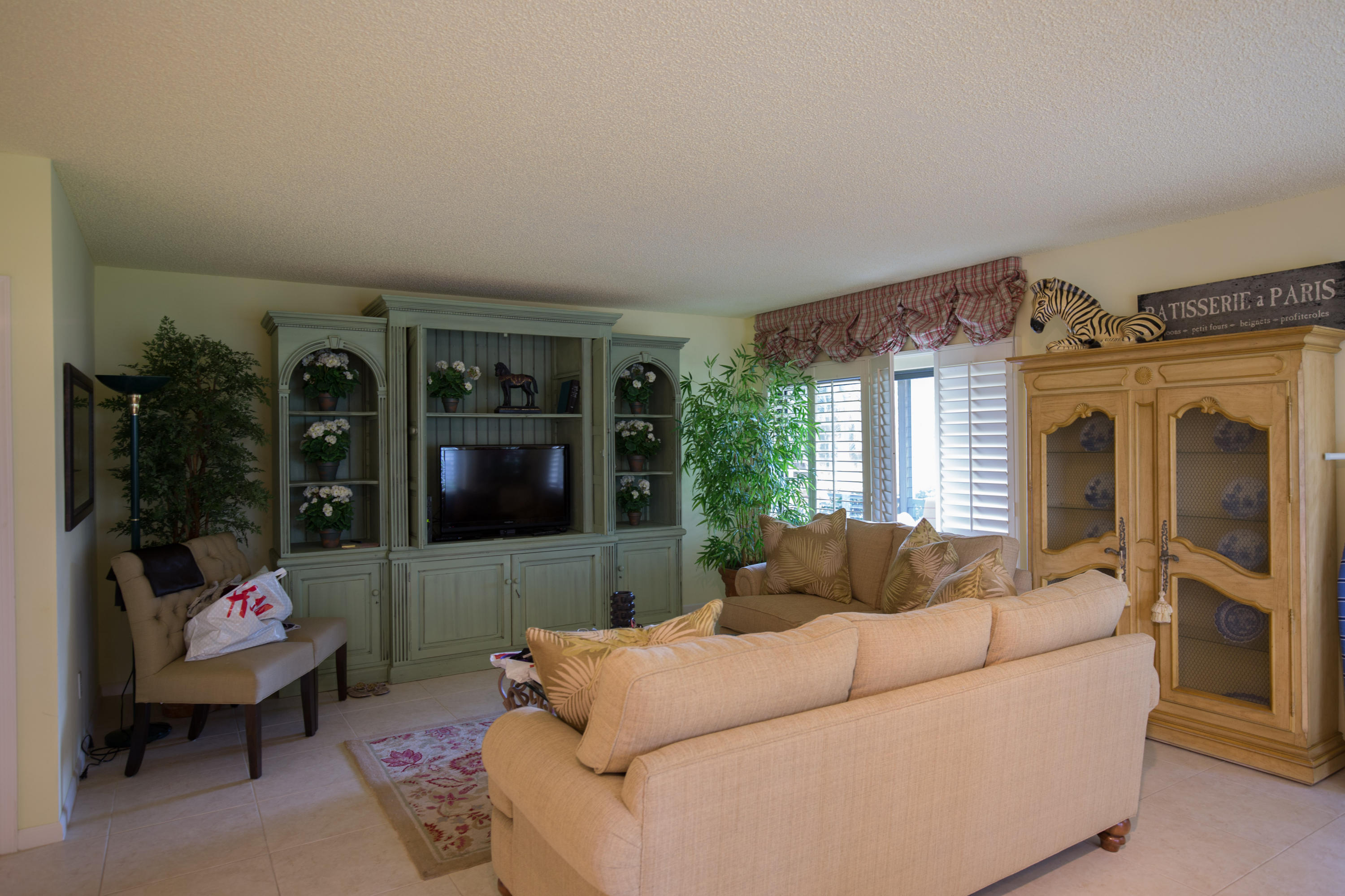 13362 Polo Road West, Unit 102 Wellington, FL 33414 - Photo 4 of 9 Living room