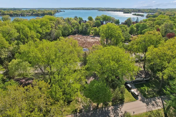 $500,000 | 75 Pleasant Lane East, Excelsior, MN 55331